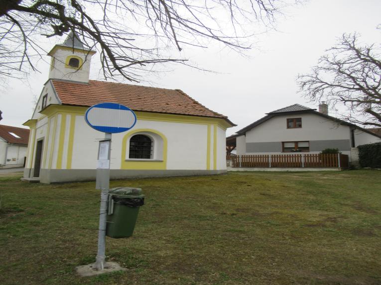 Autobusová astávke Velká Turná.