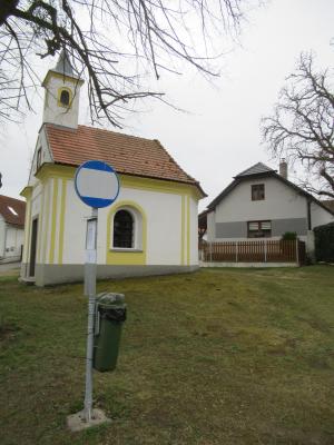 Autobusová astávke Velká Turná.